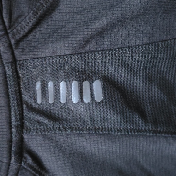 Under Armour Women's Medium UA CoolSwitch Run Short Sleeve Black 1363262 - Picture 10 of 12